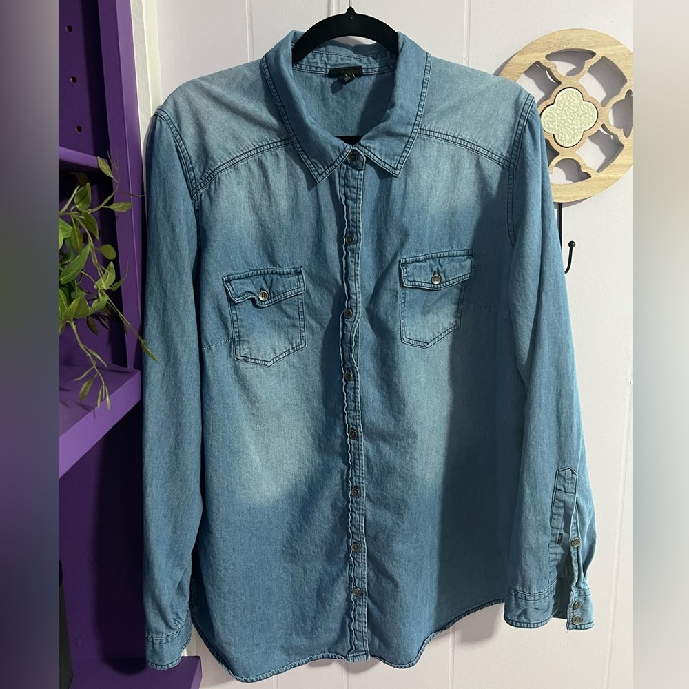 Torrid lightly used button up shirt